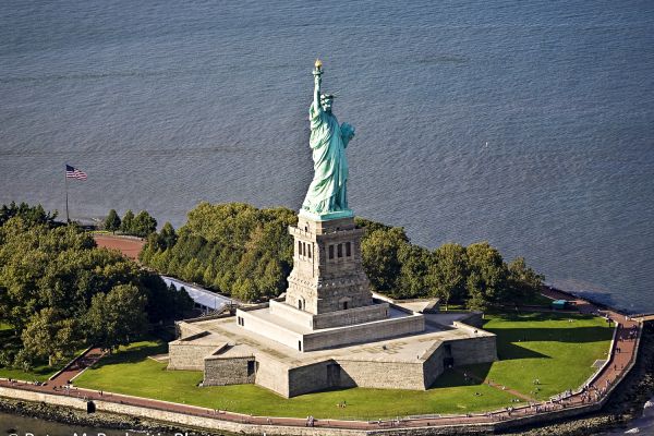 statueofliberty112832B273A5-2C00-0093-4E1B-698A8041C2CB.jpg